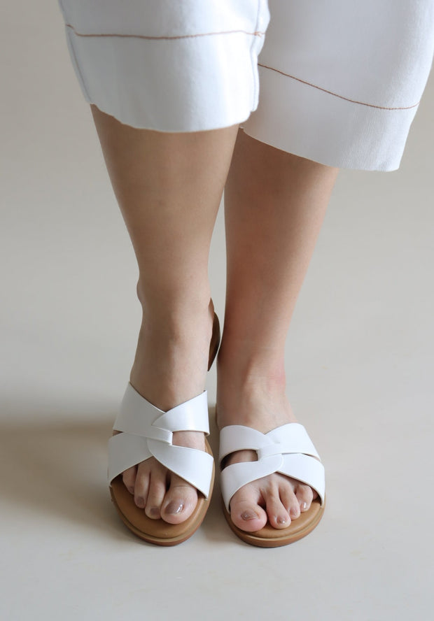 [Exclusive] Fae Interlocking Sliders (White) - Our Daily Avenue