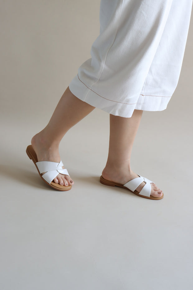 [Exclusive] Fae Interlocking Sliders (White) - Our Daily Avenue