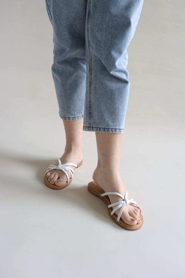 Ivy Classic Knot Sliders (White) - Our Daily Avenue