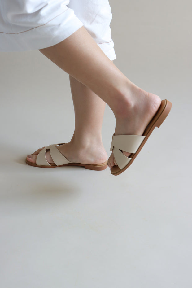 [Exclusive] Fae Interlocking Sliders (Light Beige) - Our Daily Avenue