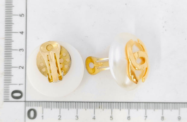 Vintage Chanel cc logo and pearl gold clip on earrings
