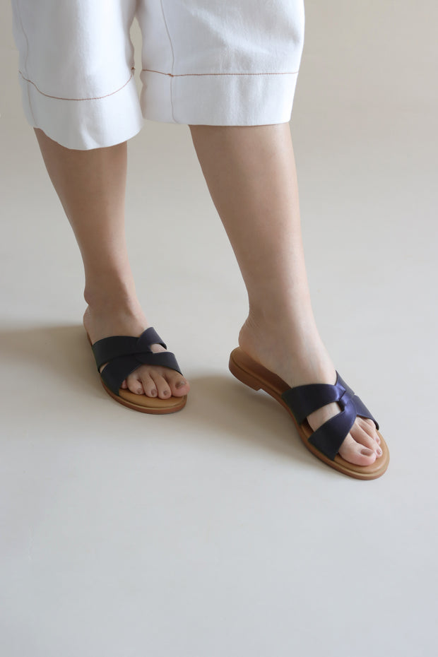 [Exclusive] Fae Interlocking Sliders (Navy) - Our Daily Avenue