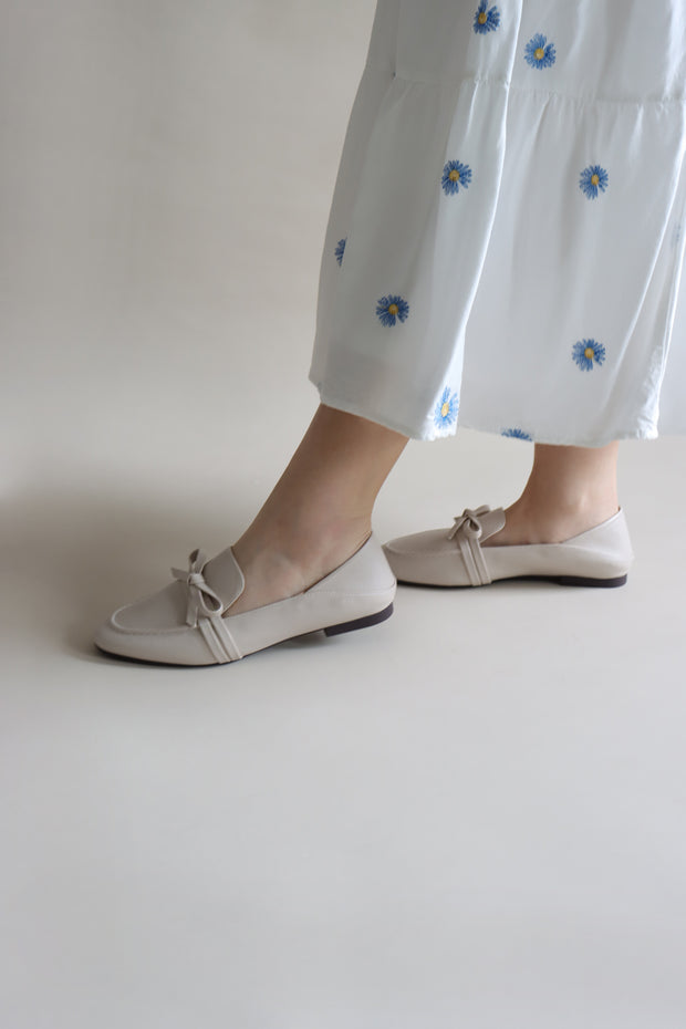 Claire Bow Loafers (Ivory) - Our Daily Avenue