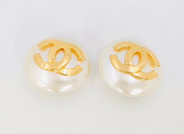 Vintage Chanel cc logo and pearl gold clip on earrings