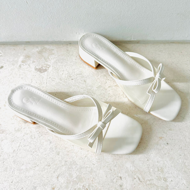 Lune Ribbon Bow Mesh Heel (White)